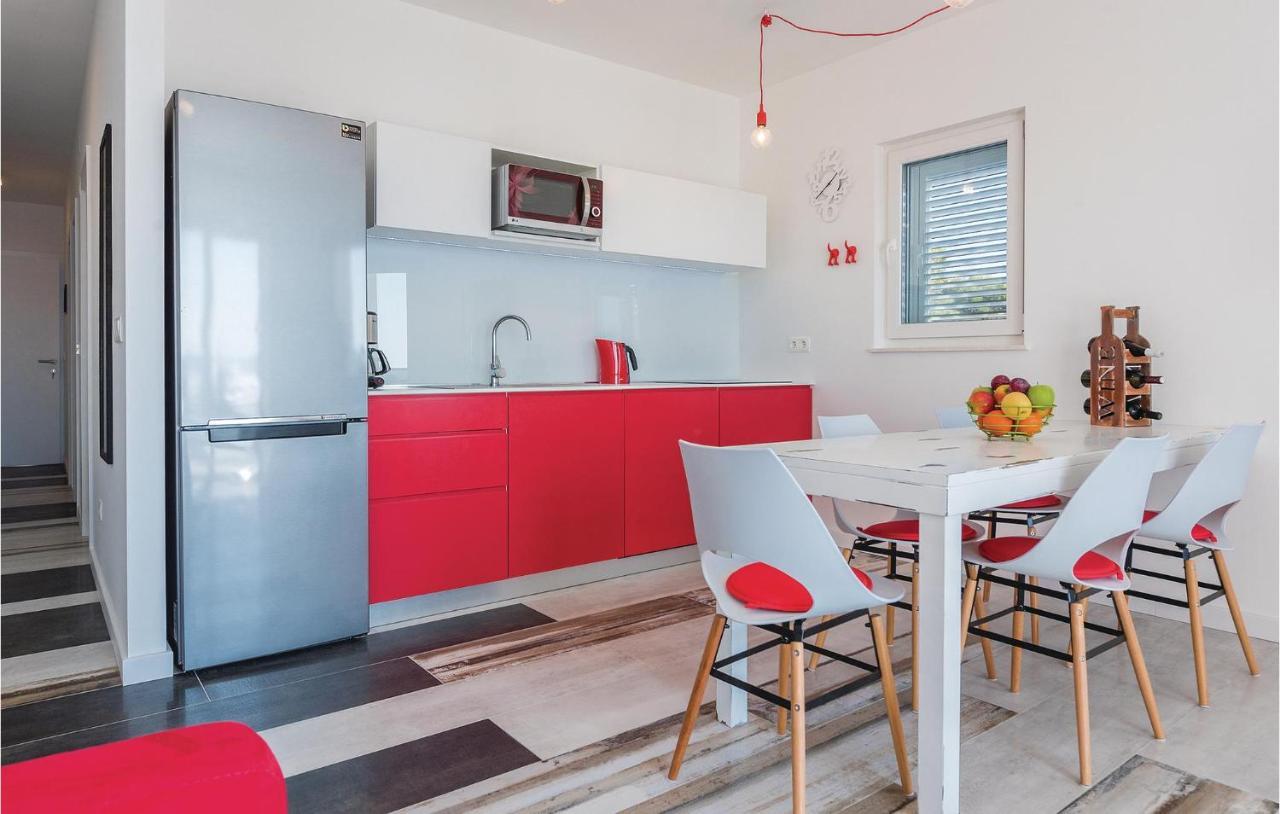 Cozy Apartment In Brodarica With Wifi المظهر الخارجي الصورة