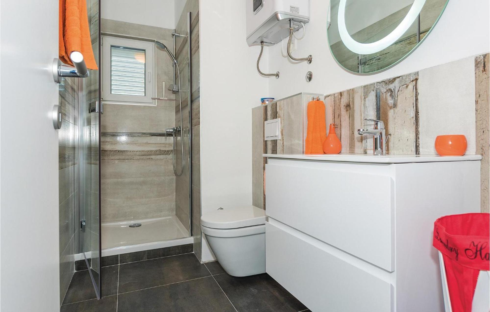 Cozy Apartment In Brodarica With Wifi المظهر الخارجي الصورة