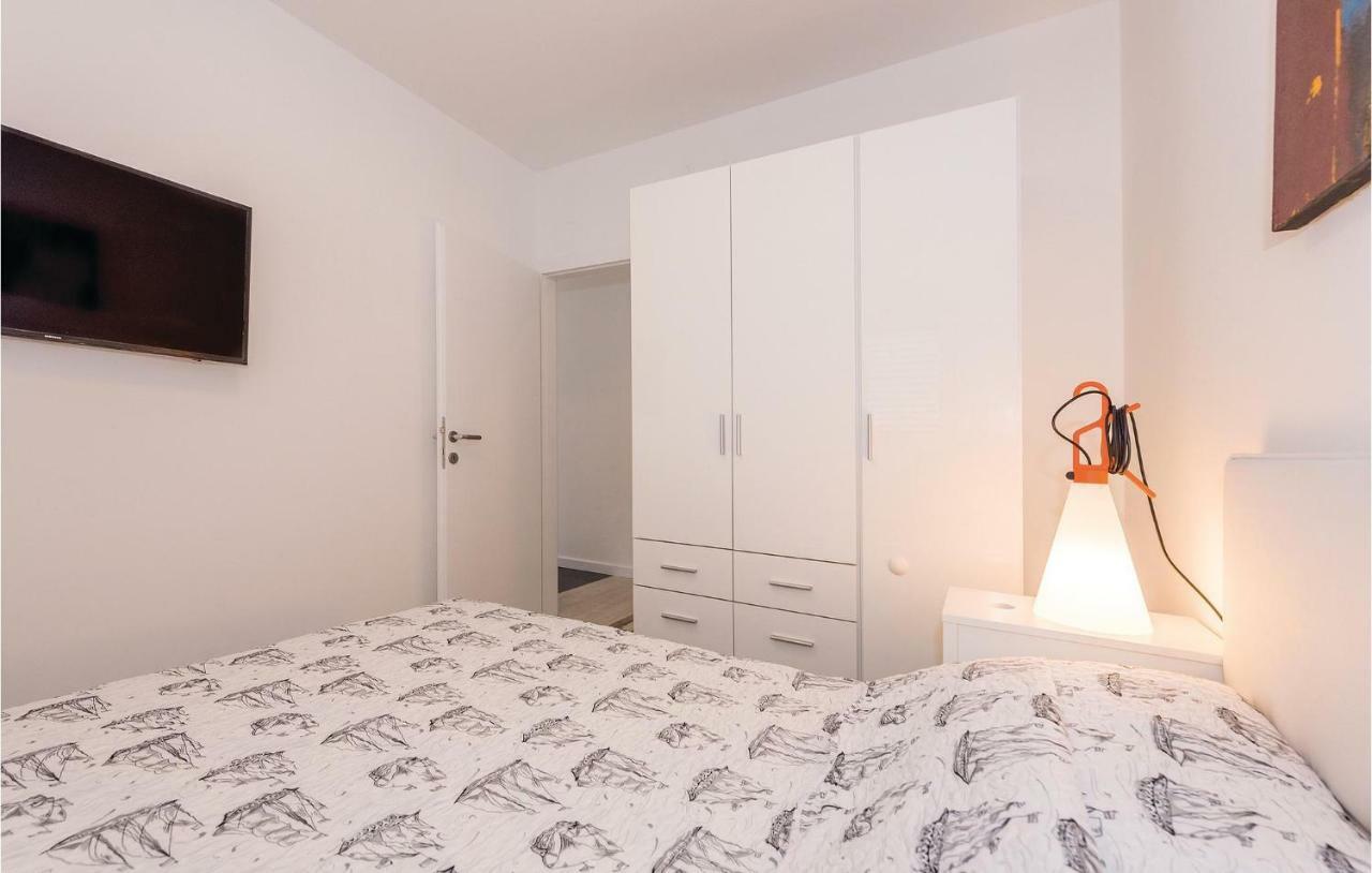 Cozy Apartment In Brodarica With Wifi المظهر الخارجي الصورة